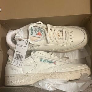 Reebok Club C vintage unisex shoes!
Women’s 8.5 Mens 7